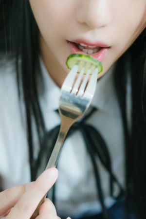 亚洲综合色区在线播放2021_国产剧日本电影免费