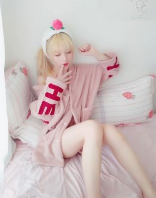 女闺蜜露出奶头让我吃奶_DVD电影完整版在线观看